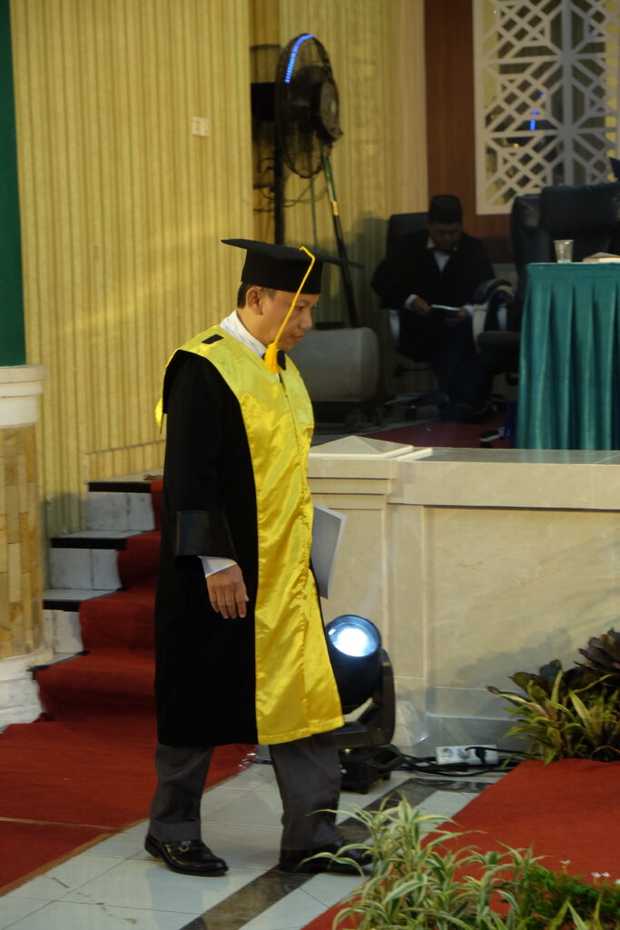 Raih Jabatan Profesor Kurang dari Dua Tahun Setelah Lulus Doktor Hukum